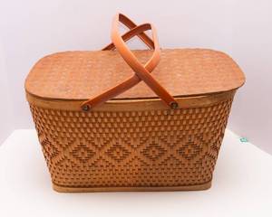 lot 46 image: Vintage Mid-Century Modern Woven Basket