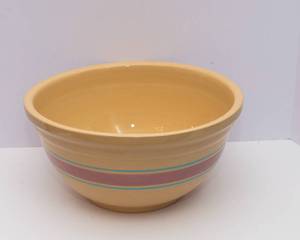 lot 45 image: Vintage Watt Pottery Dough Bowl