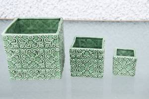 lot 90 image: Set of Three Planters