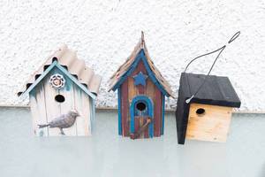 lot 73 image: Set of 3 Birdhouses