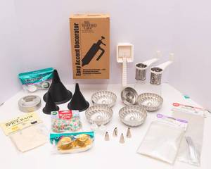 lot 83 image: Variety of Baking Items  Includes Brand New Pampered Chef Easy Accent Decorator