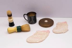lot 94 image: Miscellaneous Vintage Items