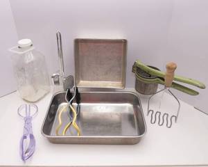lot 61 image: Vintage Kitchenware & Metal Pans Lot