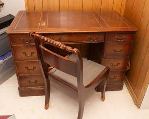 lot 40 image: Vintage Leather-Top Desk & Chair