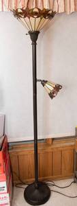 lot 64 image: Tiffany-Style Floor Lamp  68.5 Tall