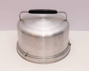 lot 109 image: Vintage Aluminum Locking Cake Carrier