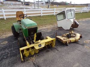 lot 2 image: 317 John Deere Tractor width 46 Mower and 46 Snowblower Hard Side Cab