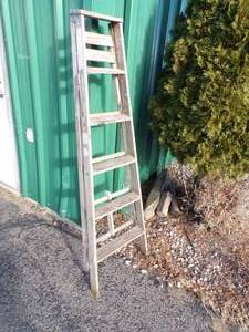 lot 40 image: 6 Wood Step Ladder