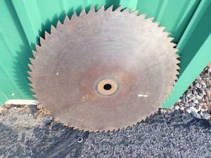 lot 56 image: 24 Vintage Saw Blade