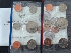 lot 58 image: 1989 P & D Mint Set