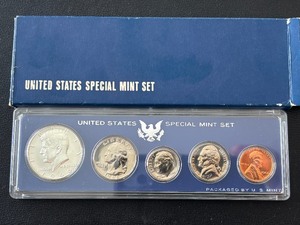 lot 44 image: 1966 Special Mint Set