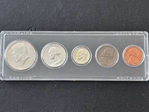 lot 51 image: 1964 Mint Set