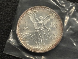 lot 91 image: 1994 1 Ounce .999 Fine Silver Mexican Libertad
