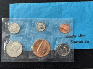 lot 158 image: 1990-D Souvenir Set