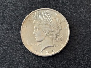 lot 4 image: 1925 Peace Dollar