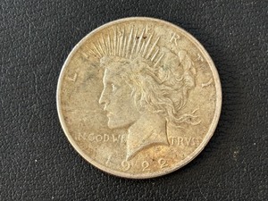 lot 35 image: 1922 Peace Dollar