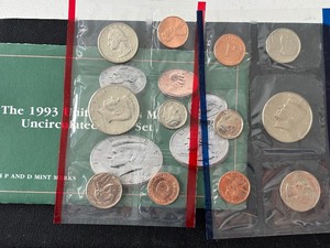 lot 113 image: 1993 P & D Mint Set