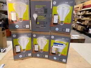 lot 16 image: Link Connected LED Bulb