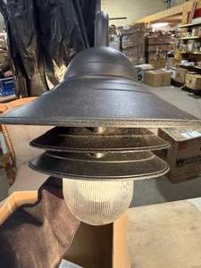 lot 31 image: Exterior Wall Lantern