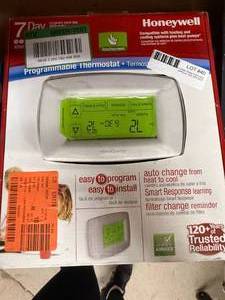 lot 40 image: Thermostat