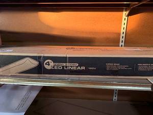 lot 48 image: LED 4 ft Light fixture