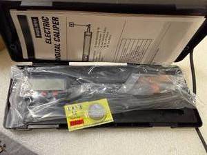 lot 83 image: WEN 10764 Electronic 6.1-Inch Stainless Steel Water-Resistant Digital Caliper with LCD Readout and Storage Case, IP54 Rated