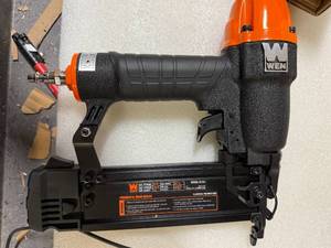 lot 98 image: WEN 61721 18-Gauge 38-Inch to 2-Inch Pneumatic Brad Nailer
