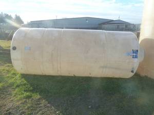 lot 8 image: Roto- Mold Poly Water Tank 1900 gallon