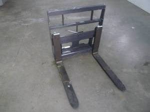 lot 62 image: Wolverine Mini Pallet Forks