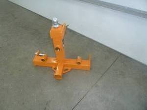 lot 65 image: Wolverine 3 Point Adapter With 2 Ball Top