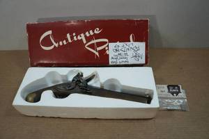 lot 2Q image: Brown Bess .69 Caliber Flintlock Black Powder Pistol