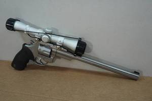 lot 2B image: Taurus Hunter 981 .22 Magnum Double Action Revolver - 12 Barrel - 4 x 32 Scope