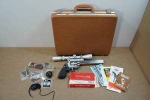 lot 2A image: Smith & Wesson 629 Classic DX .44 Magnum Stainless Revolver - 8-38 Barrel