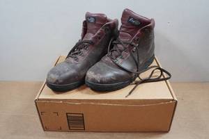 lot 40 image: Vasque Sundowner Mens Hiking Boots - Size 12W