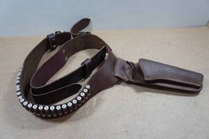 lot 121 image: Hunter Leather Revolver Holster with Ammo Loops and Ammo