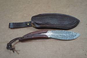 lot 150 image: Carbon Steel Feather Weight Hunting Knife