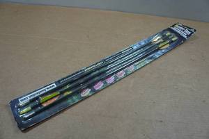 lot 182 image: Hunter Dan Fiberglass Arrows 22