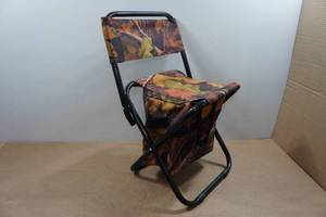 lot 194 image: Camo Hunting Stool