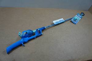 lot 198 image: Realtree Edge Youth Tangle Free Fishing Rod