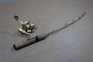 lot 199 image: Cabelas Polar Lites Medium Ice Rod with Tundra Reel