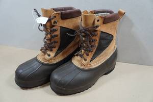 lot 220 image: Lacrosse Insulated Waterproof Ice King Boots - Size 11.5