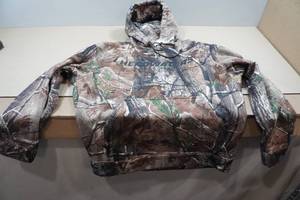 lot 292 image: Under Armor Camo Hoodie - Medium