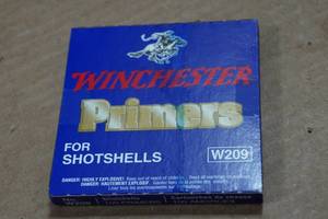 lot 315 image: 100 Winchester W209 Shotshell Primers