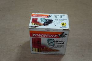 lot 467 image: 22 Winchester Super Steel 12 Gauge 3 Steel T Shot Shotshells