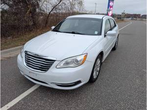 lot 3 image: 2013 Chrysler 200 Touring
