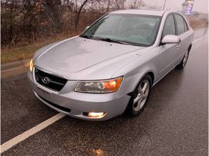 lot 9 image: 2006 Hyundai Sonata