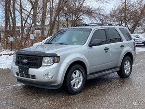 lot 9 image: 2010 FORD ESCAPE XLT All Wheel Drive (NO RESERVE)