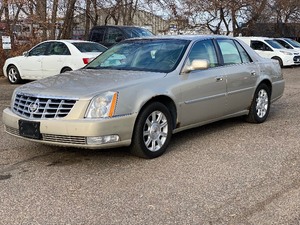 lot 4 image: 2009 CADILLAC DTS PREMIUM LUXURY (NO RESERVE)