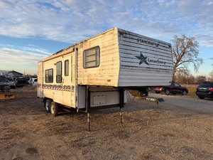 lot 3 image: 1995 Starcraft 5th wheel camper