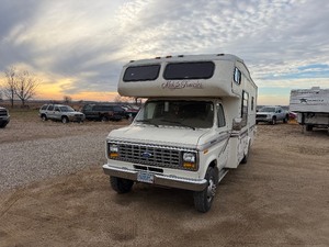 lot 2 image: 1989 Ford Econoline Mobile Traveler